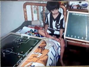 Marcos Lima com 7 anos já mostrando serum grande fã de futebol