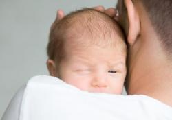 Celulite nos olhos do bebê pode causar meningite e perda de visão