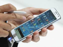 Luz azul dos celulares e tablets pode causar degeneração na retina Luz azul dos celulares e tablets pode causar degeneração na retina