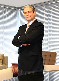 Prof. Dr. Marcos Ávila é retinólogo e professor na Faculdade de Medicina da Universidade Católica de Goiás